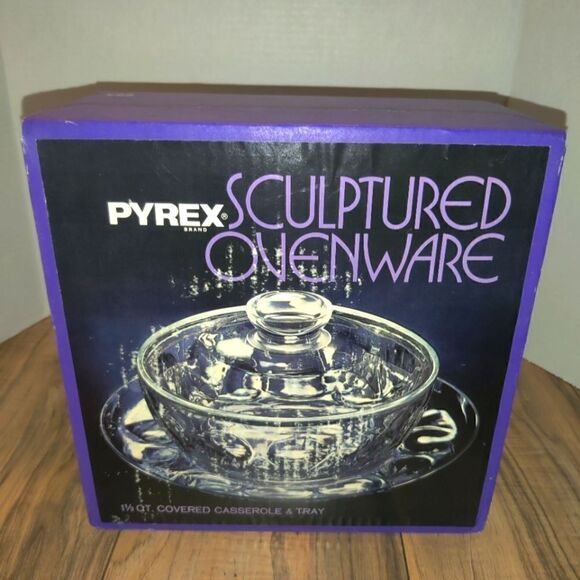 Pyrex Sculptured Ovenware 1 1/2 QT covered casserole w/tray 883 New Sealed. - Picture 7 of 7